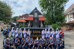 Keseruan Siswa SMP Batik Solo Ikuti Gerakan Cinta Museum