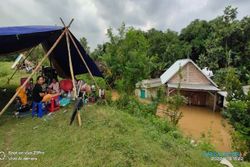 Banjir Mojolaban Sukoharjo Meluas, Lansia hingga Balita Mengungsi di Tanggul