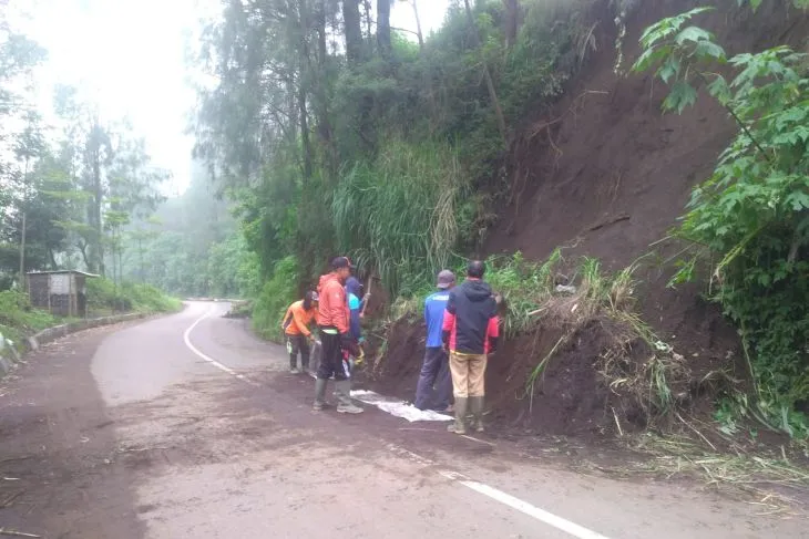 Sempat Tertutup karena Tebing Longsor, Akses Jalan ke Gunung Bromo Dibuka Lagi