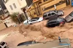Penampakan Banjir di Arab Saudi yang Merenggut Dua Nyawa