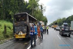 Diduga Korsleting, Bus Terbakar saat Melintas di Tol Semarang