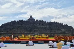 Ratusan Umat Buddha Ikuti Santutthi Citta Borobudur dan Mahasanghika Dana