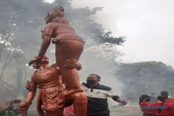 Patung Gatotkaca-Pregiwa di Sriwedari Solo Ternyata Sosok Nyata