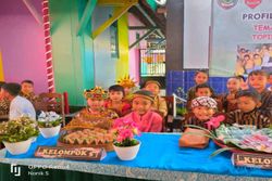 Wow! Puluhan Anak SDN 8 Boyolali Pamer Jajanan Pasar Tradisional Buatan Sendiri