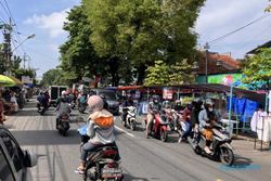 Haul Habib Ali Solo: Penutupan Jl Kapten Mulyadi Mundur, Pedagang Tumpah Ruah