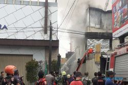 Kebakaran Toko Perabotan Rumah Tangga Tipes Solo Padam, Api dari Lantai II