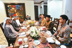 Makan Bersama di Kediaman Jokowi, Presiden Uni Emirat Arab Disuguhi Sup Buntut
