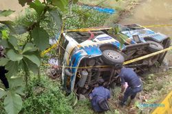 Kesaksian Warga Ungkap Detik-Detik Minibus Terguling di Nguntoronadi Wonogiri