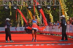 Tercepat, Nurshodiq dan Pretty Juara Borobudur Marathon 2022