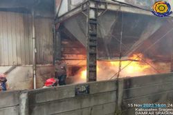 Pabrik Parquet di Kalijambe Sragen Terbakar, Karyawan Panik