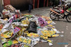 Haul Habib Ali Kelar, Sampah Menggunung di Jl Kapten Mulyadi-Jl Veteran Solo
