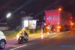Sepeda Motor Seruduk Truk Tronton Parkir, Warga Masaran Sragen Meninggal