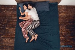 Spooning, Posisi Tidur untuk Tingkatkan Keintiman Pasangan Suami Istri