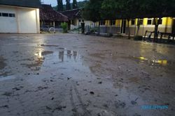 Air Saluran Meluap Usai Hujan Deras, 2 Sekolah di Gantiwarno Klaten Kebanjiran