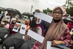Aktivis PRT Unjuk Rasa di Monas Jakarta, Tuntut Pemerintah Sahkan RUU PPRT