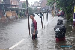 Sukarelawan Solo Sulit Cari BBM untuk Sedot Banjir, Bensin Eceran Jadi Solusi