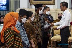 Jokowi Bagikan 1,5 Juta Sertifikat Tanah secara Hybrid di Istana Negara