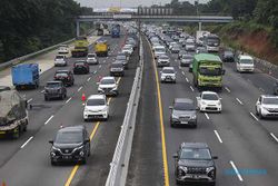 Libur Nataru, Begini Suasana Arus Kendaraan Keluar Jakarta di Tol Cikampek