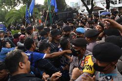Demo Tuntut KPU Diaudit, Massa Partai Prima Bersitegang dengan Polisi