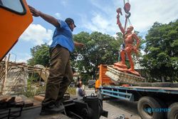 Patung Obor Manahan Solo Dipindah, Ini Potret Proses Pembongkaran