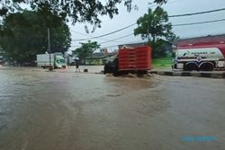 Kota Semarang Tergenang Banjir, Jalur Pantura Semarang-Kendal Sempat Lumpuh