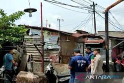 Densus 88 Geledah Rumah Terduga Teroris Bom Polsek Astanaanyar Bandung