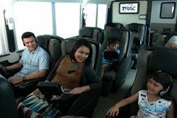 Liburan Akhir Tahun Bareng-bareng Keluarga, Enaknya Sewa Bus Pariwisata Saja