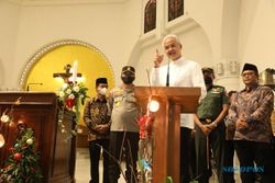 Malam Natal, Ganjar Kunjungi Sejumlah Gereja di Semarang