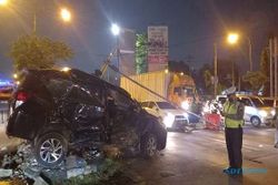 Truk Vs Kijang Innova di Pintu Tol Krapyak Semarang, Traffick Light Roboh