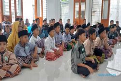 32 Anak di Pinggiran Waduk Kedungombo Sragen Ikuti Khitanan Massal