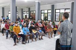 Jelang HUT ke-24, Lorin Solo Hotel Bagikan Paket Sembako untuk Warga Colomadu