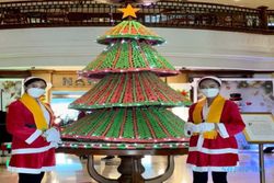 Unik! Pohon Natal dari 10 Kg Kue Jagung Hadir di The Sunan Hotel Solo