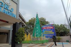 Unik, GKJ Sragen Bangun Pohon Natal dari Mika Plastik