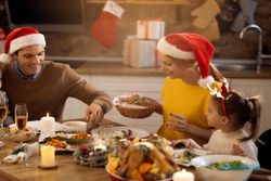 Tips Menikmati Hidangan Natal agar Tubuh Tetap Sehat