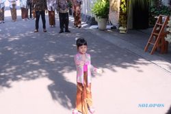 Momen Cucu Presiden Jokowi Mengikuti Siraman Kaesang