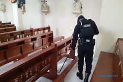 Bawa Metal Detector-Anjing Pelacak, Polisi Solo Sterilkan Gereja Jelang Natal