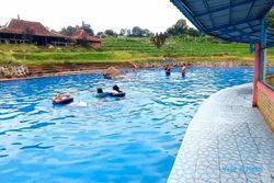 Segarnya Sensasi Berenang di Kolam Umbul Udal-Udalan Tawangmangu yang Jernih