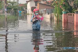 Banjir di Pekalongan Sebabkan Ribuan Orang Mengungsi