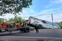 Butuh 1 Jam, Evakuasi Bus Sugeng Rahayu yang Nyemplung Sawah di Gumulan Klaten