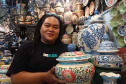 Kisah Kiky, Berburu Barang Antik untuk Dijual Lagi di Pasar Triwindu Solo