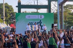 Jokowi Lepas Puluhan Ribu Peserta Jalan Sehat Menuju 1 Abad NU di Solo