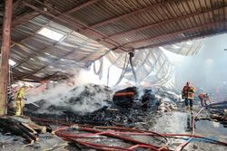 Kebakaran Pabrik Kayu di Telukan Sukoharjo, 15 Mobil Damkar Dikerahkan