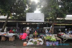 Lapangan Losari Mojo Jadi Lokasi Pasar Darurat Tunggulsari