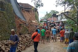 Talut Setinggi 5 Meter di Jatipuro Karanganyar Longsor, Tutup Jalan Antardukuh