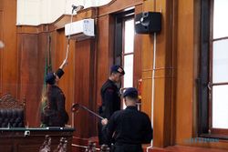 Pengamanan Sidang Perdana Tragedi Kanjuruhan, Tim Gegana Sterilkan PN Surabaya