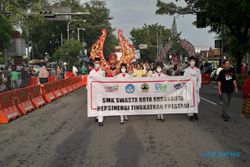 Parade Pendidikan, 500 Siswa SMK Swasta di Solo Jalan Kaki 1,7 Km di CFD