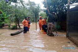 Air Sungai Meluap, Ratusan Rumah di Banyubiru Semarang Terendam Banjir