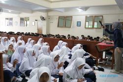 Undang KPU Kota, SMP Budi Utomo Solo Belajar Berdemokrasi
