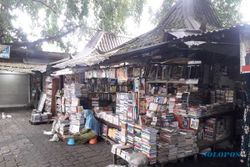 Geliat Bisnis di Pasar Buku Bekas Gladak Solo, Surganya Buku Lawas dan Langka