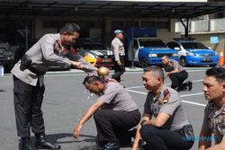 58 Anggota Polres Semarang Naik Pangkat, Tradisi Siram Bunga Dijalankan